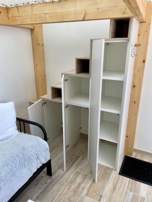 Studio Independant 4 Personnes Pisany Bagian luar foto
